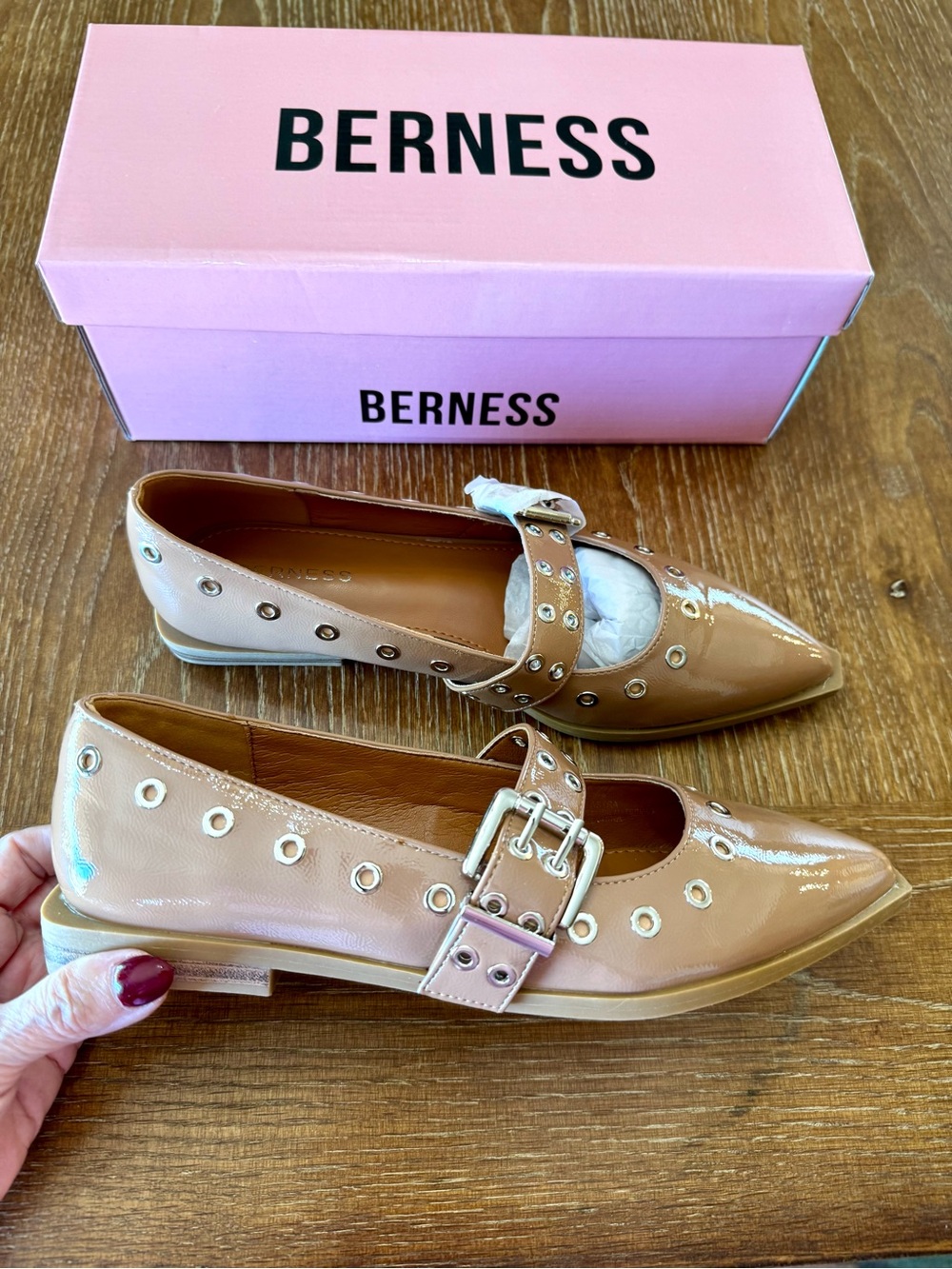NWT beige Berness Astra Grommet Mary
Jane flat 8.5 (marked 8, runs big) - Picture 4 of 13